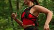 Mujer corriendo con ropa deportiva de CRIVIT