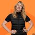 Steffi Graf na pomarańczowym tle. Edytowano przez AI.