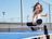 Žena v sportovním oblečení značky CRIVIT při hře stolního tenisu