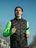 Video afspelen: expert Tim, gekleed in een zwart CRIVIT-functioneel vest en een neon groen functioneel shirt, laat in de praktijk de belangrijkste punten zien.